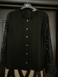 Шифонова чорна блузка з ажурним рукавом