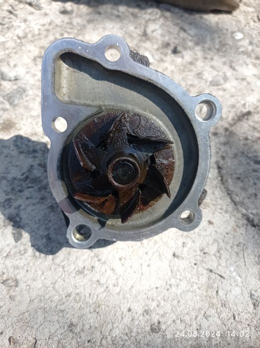 Продам помпу на Hyundai Sonata.