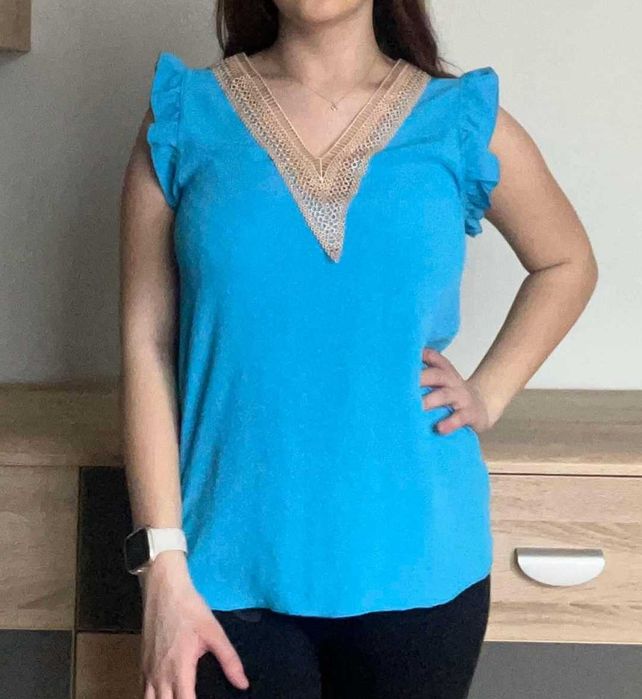 Piękna niebieska bluzka