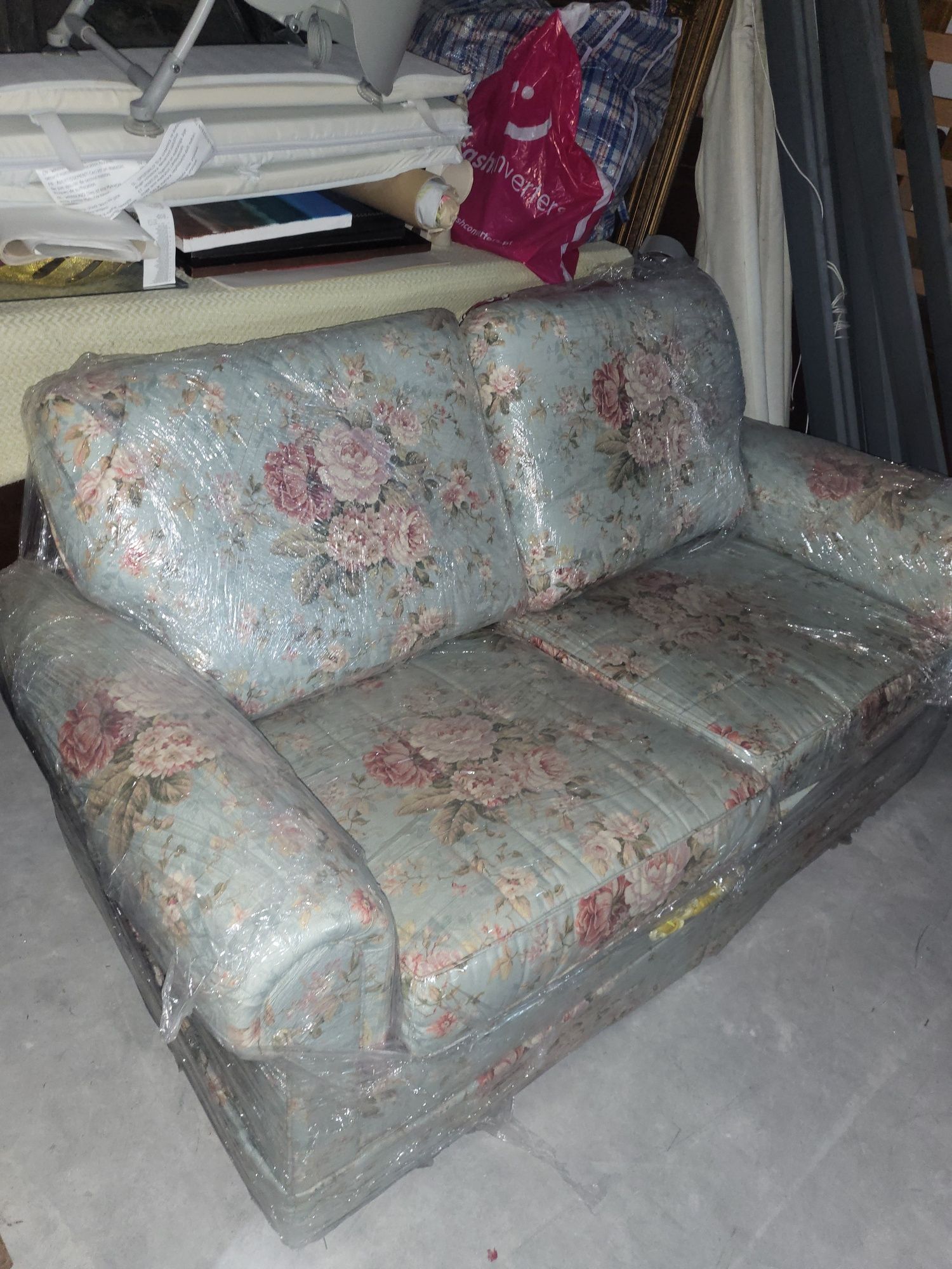 Sofa vintage com flores