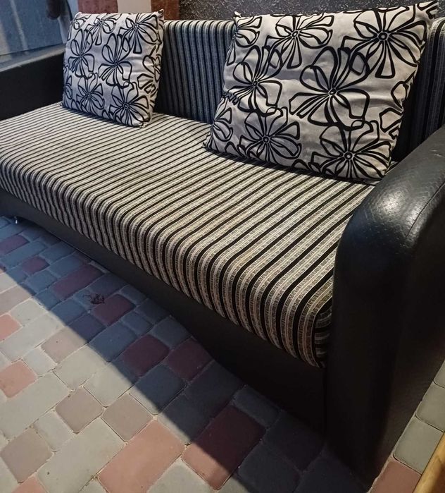 Продам диван еврокнижку .