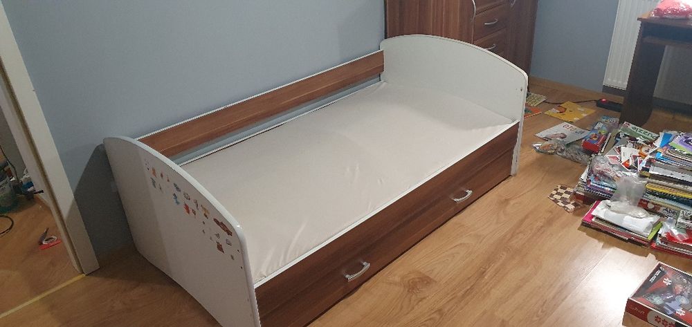 Łóżko dziecięce  z materacem