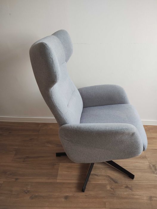 Fotel obrotowy z podnóżkiem