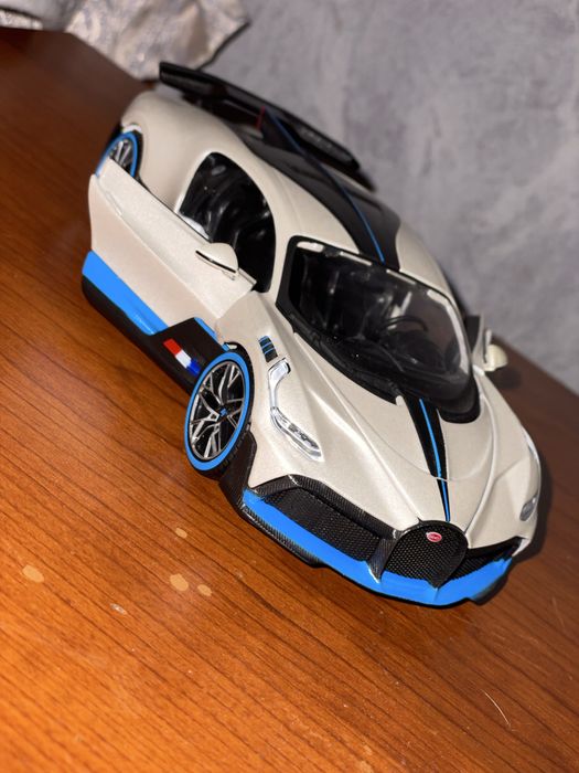 Продам металеві машини Bugatti chiron, Bugatti Divi, Maserati. 1:24