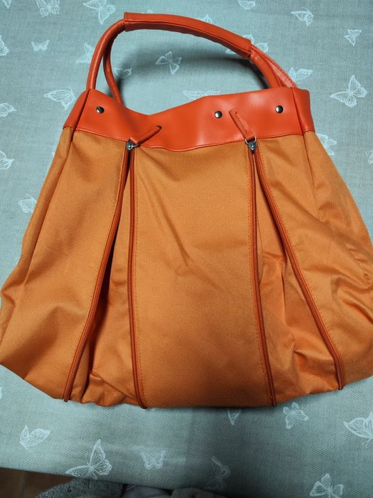 Bolsa cor de laranja de senhora