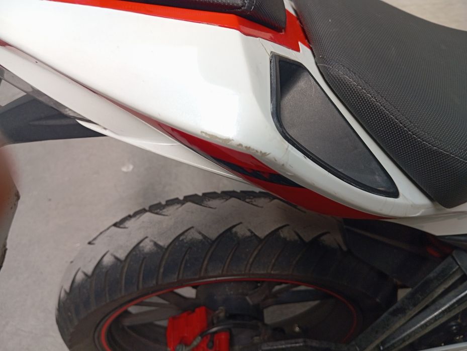 125CC foster  R9