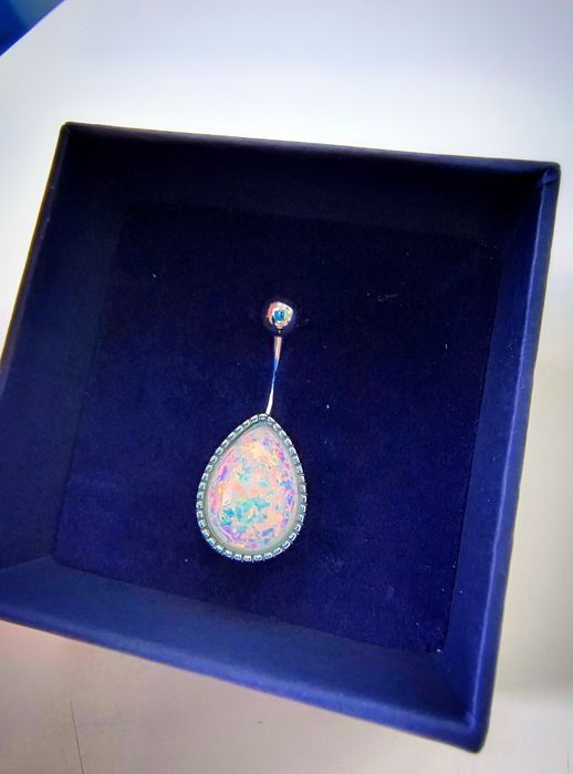 Пирсинг в пупок, сережка в пуп