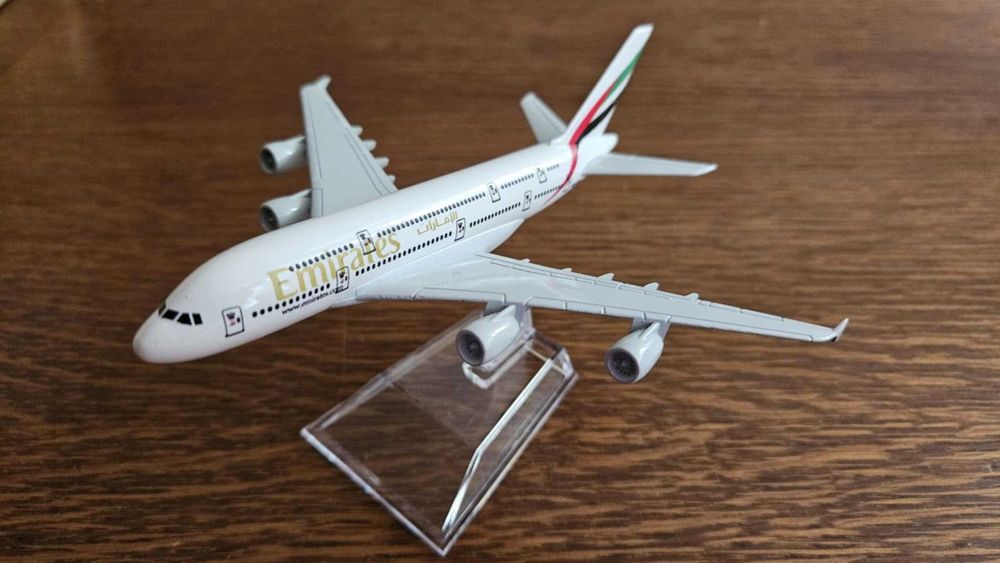 Samolot A380 model samolotu Airbus model 1:400 skala 1 do 400