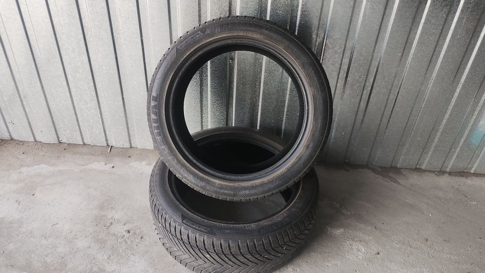 Opony wielosezonowe 235/45/18