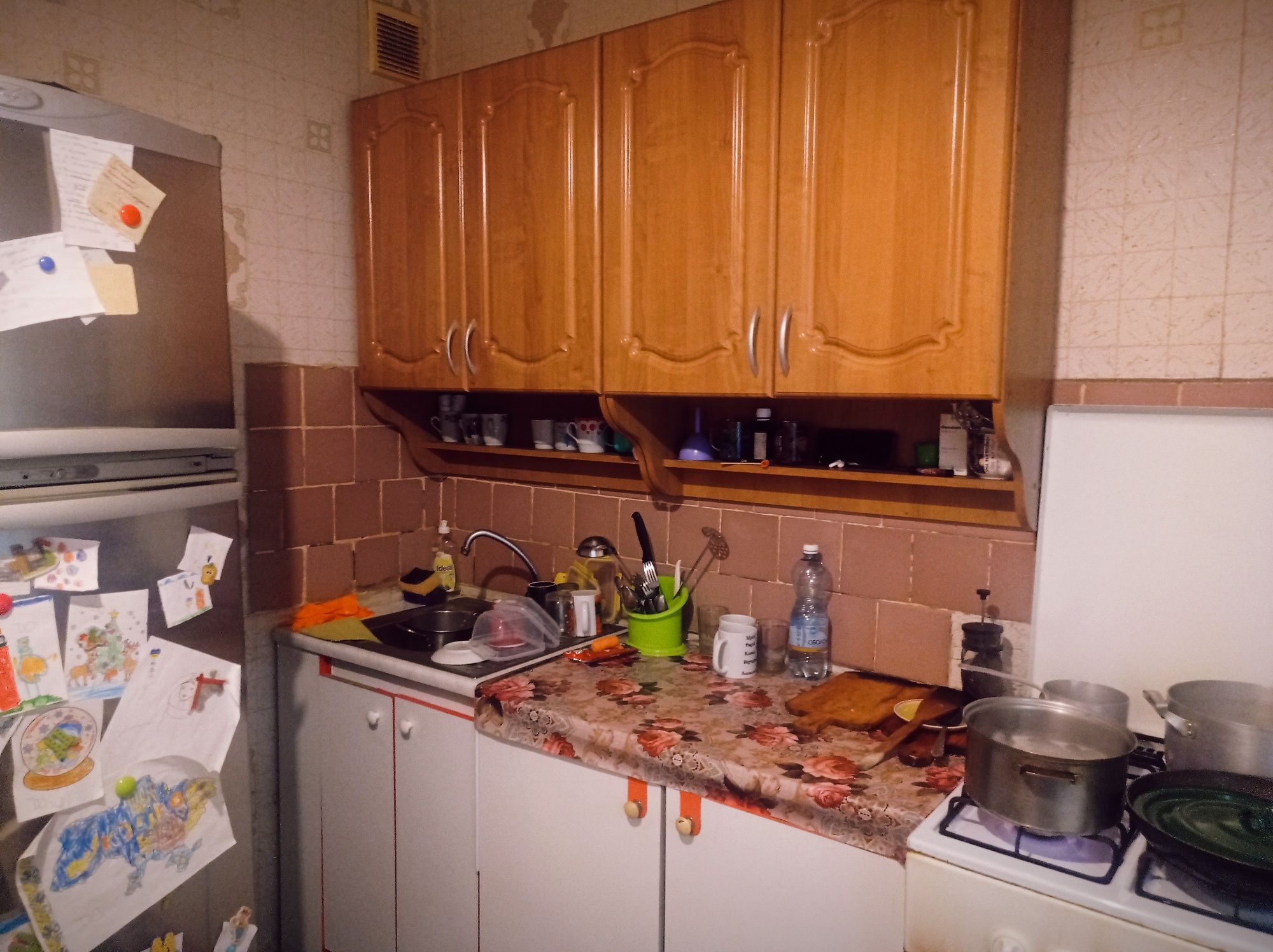Продам 2к квартиру на Виставці