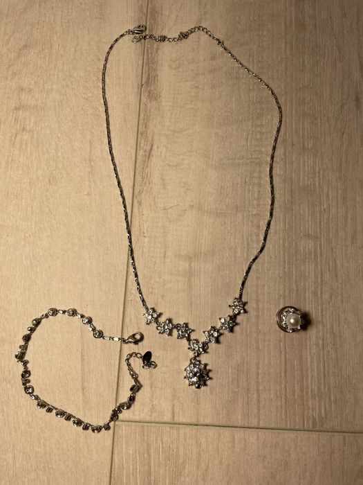 Бижутерия ( цепочка с подвеской, браслетик и заколочка)