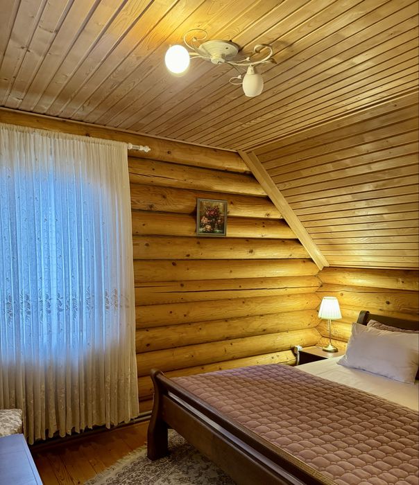 Затишний котедж на 6-8 гостей с гарним розташуванням біля лісу