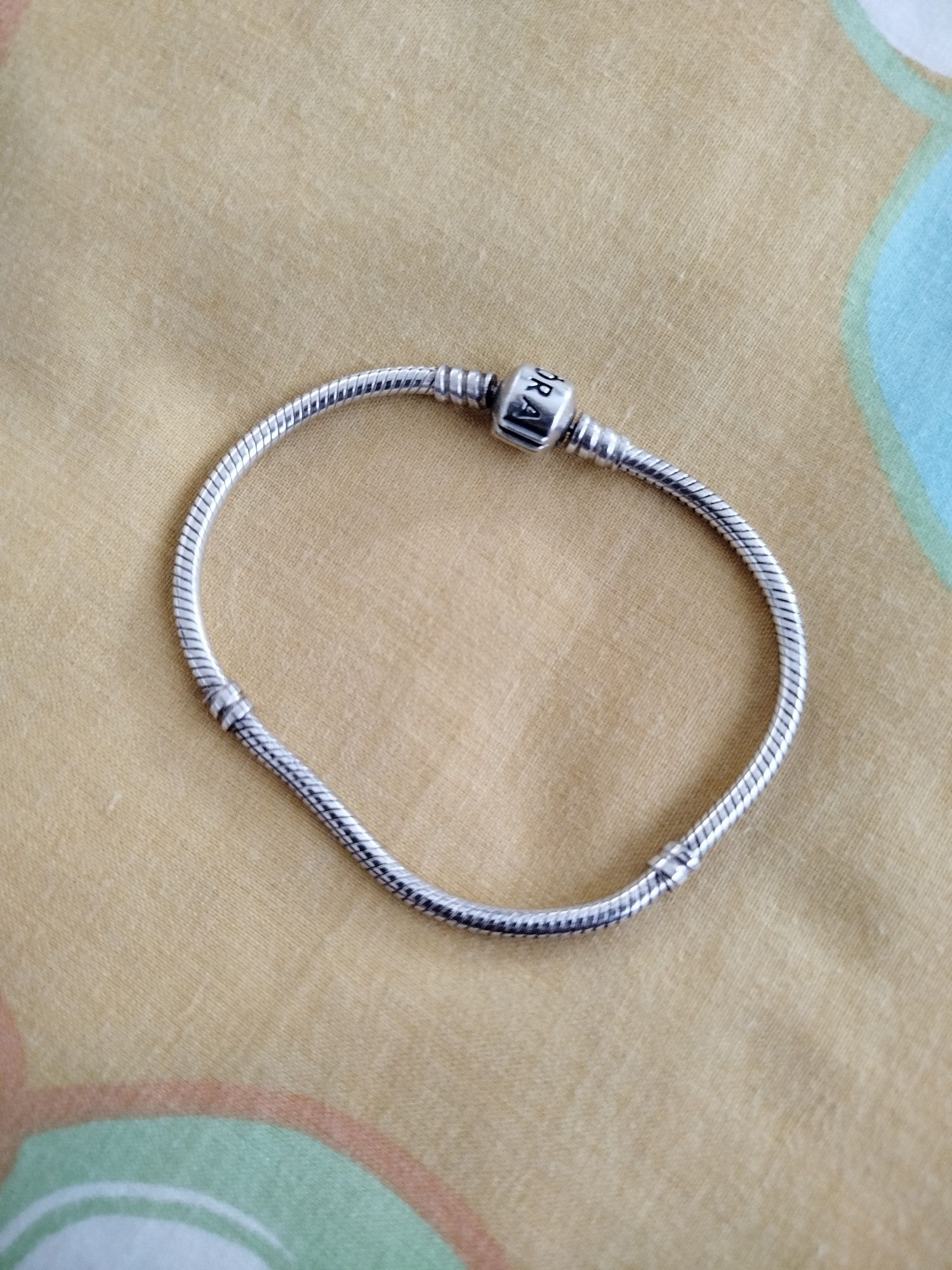 Pandora pouco usada