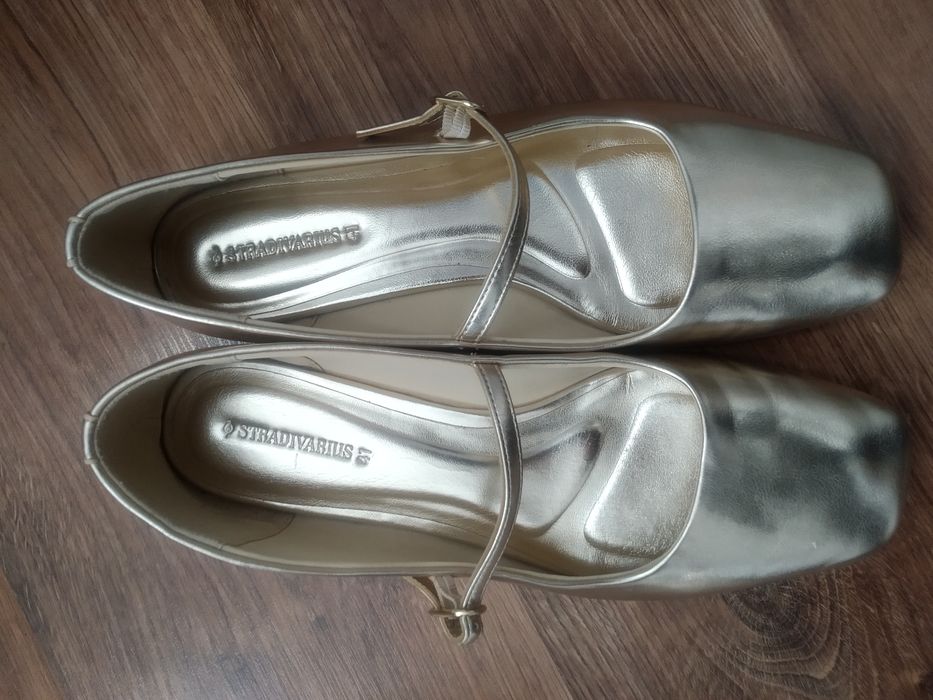 Złote baleriny buty płaskie damskie 41 Stradivarius z paskiem