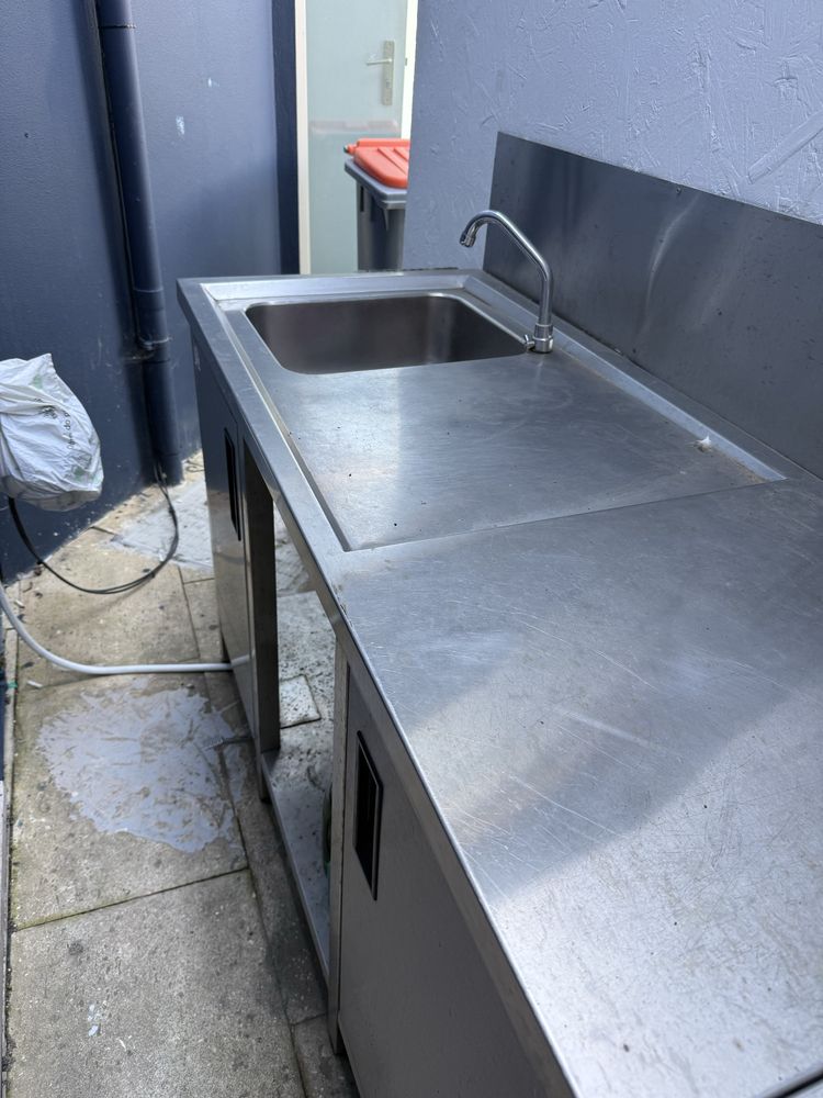 Bancada em inox com 1 pia de pedal