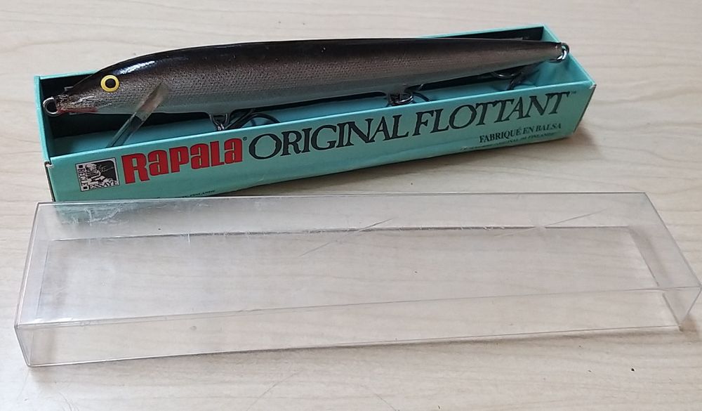 Rapala em madeira de balsa.