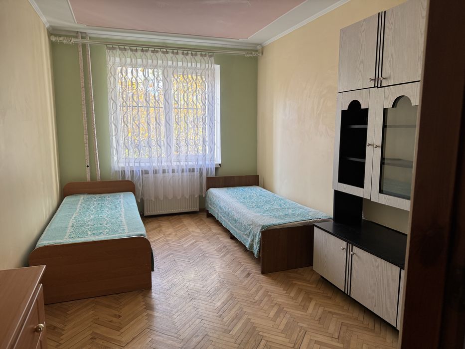 Здається 3 к квартира по Вул. Золотогірська