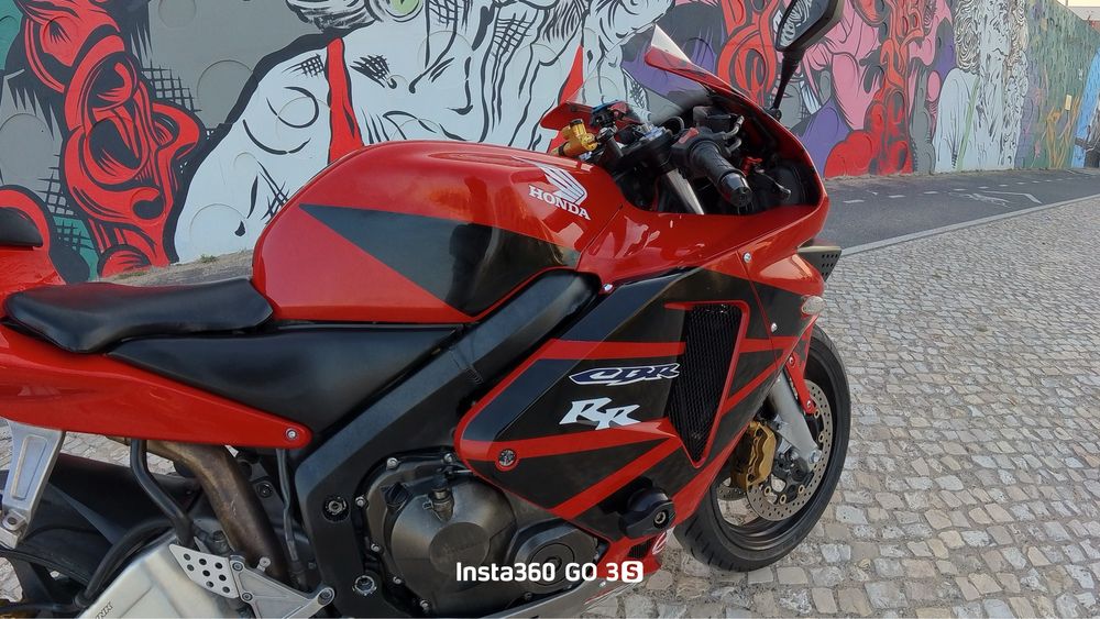Honda CBR 600RR à Venda – Excelente Estado.