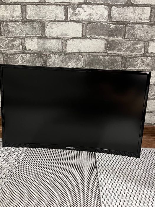 Продам изогнутый монитор SAMSUNG