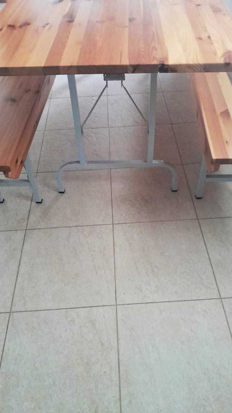 Mesa de Madeira Maciça com Bancos