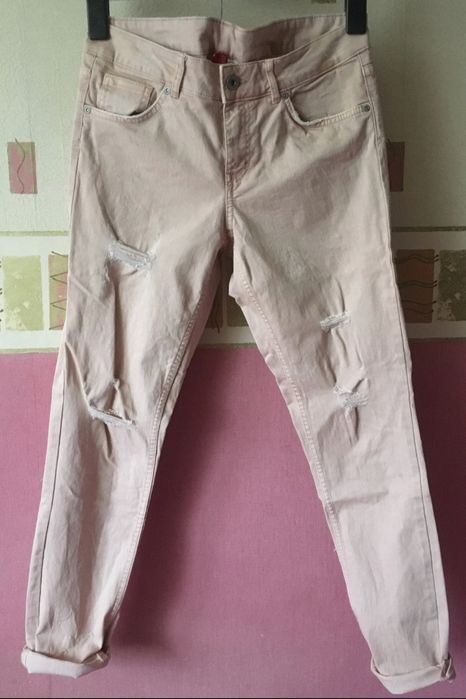 spodnie jeansowe z przetarciami, dziurami; zwężane /  H&M  /  NOWE