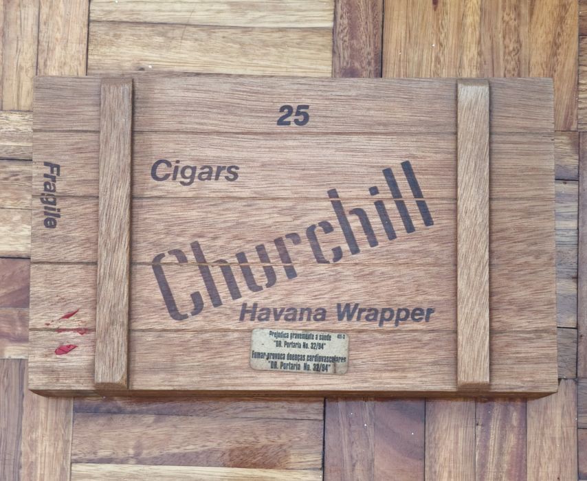 Caixa cigarros Churchill Havana Wrapper