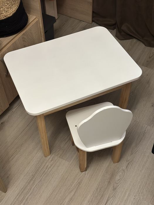 Комплект дитячий стіл з нішею для зберігання і стільчик