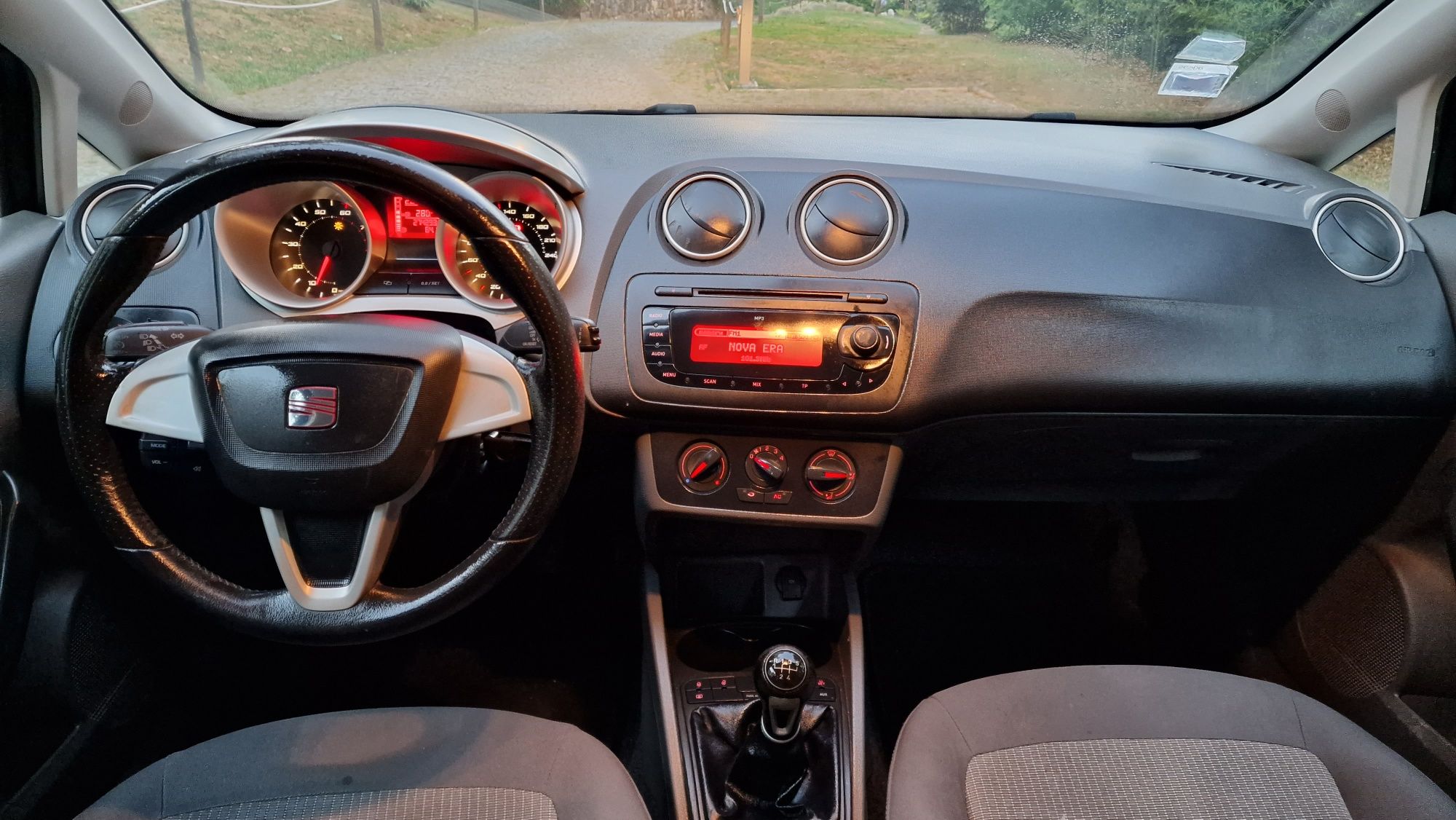Seat ibiza 1.2 TSI 75Cv Ano 2011/03 impecável nível geral