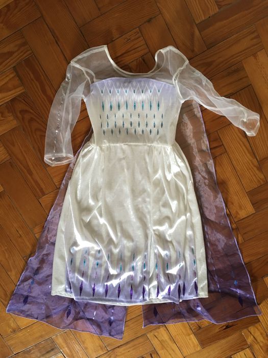 Vestido Frozen com cauda