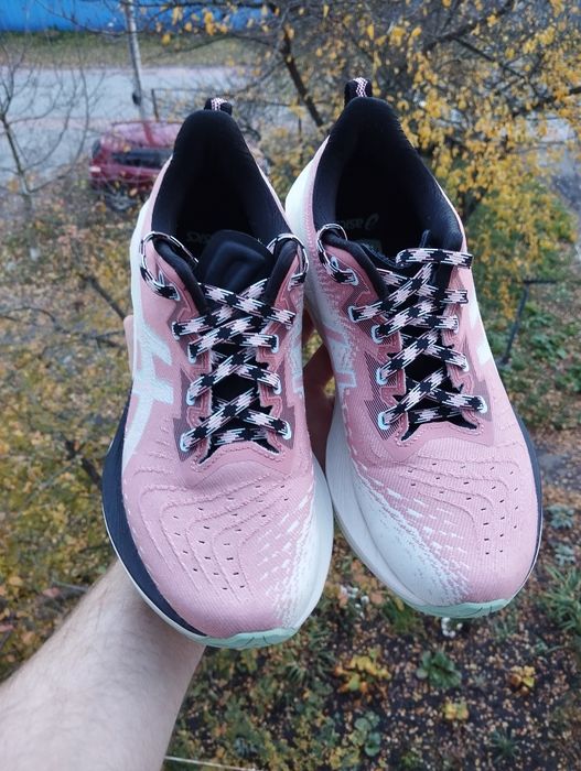 Кросівки Asics Novablast оригінал р.38