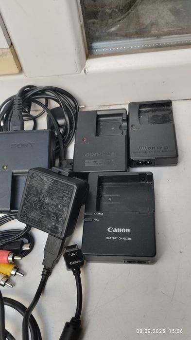 Продам зарядки до фотоапаратів