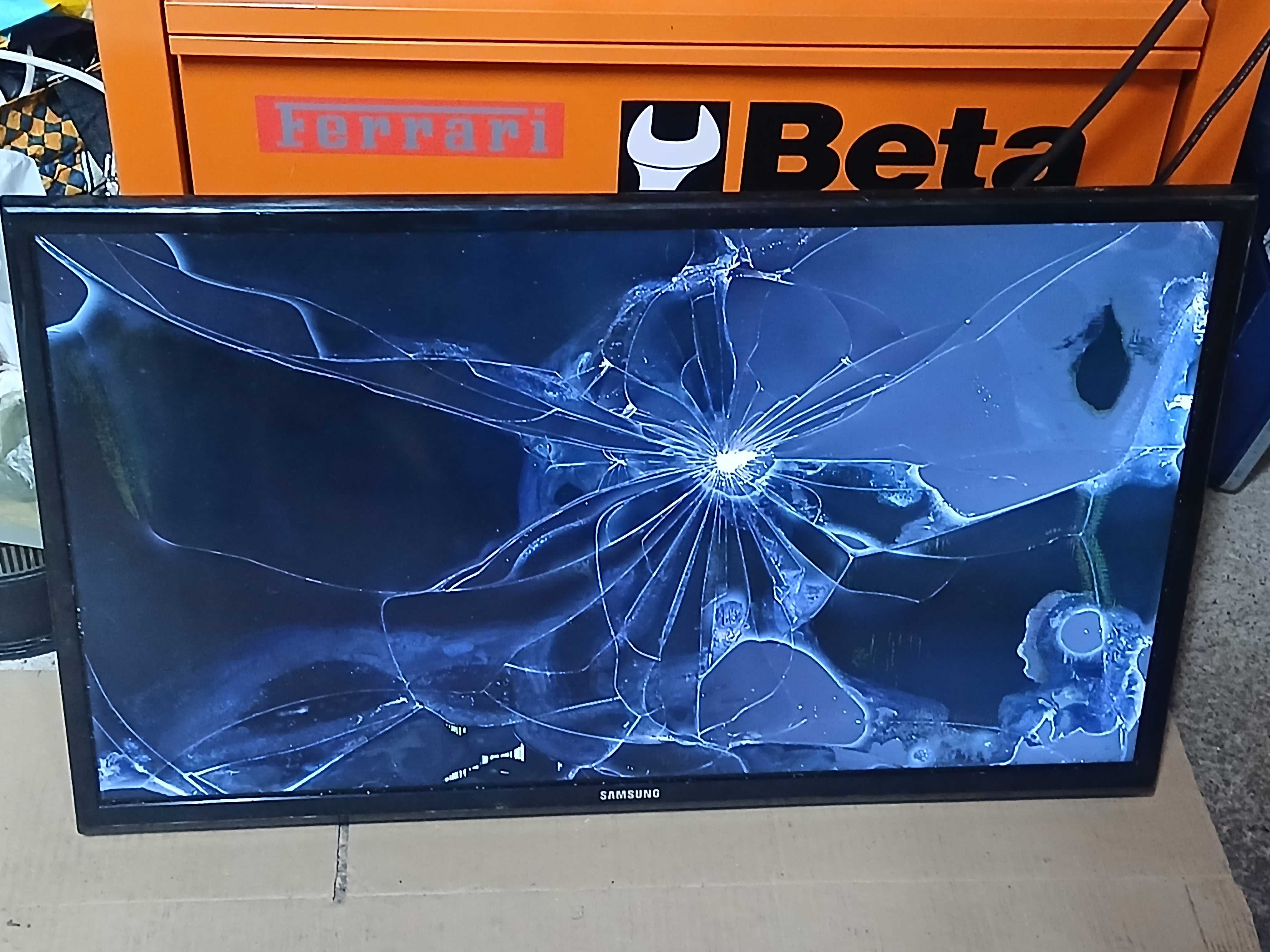 PEÇAS - TV LED 32" - Samsung UE32EH4003W - com Ecrã Partido!!_2