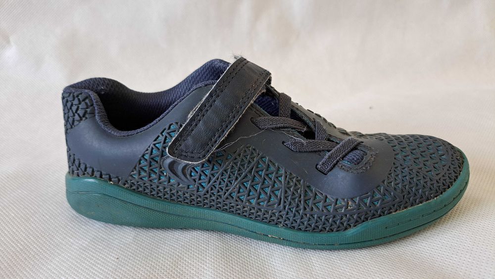 CLARKS Buty piłkarskie.  Halówki.  Hala. Rzepy.  32