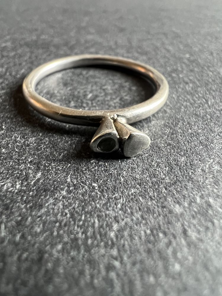 Srebrny pierścionek 2 złączone serduszka z cyrkonia