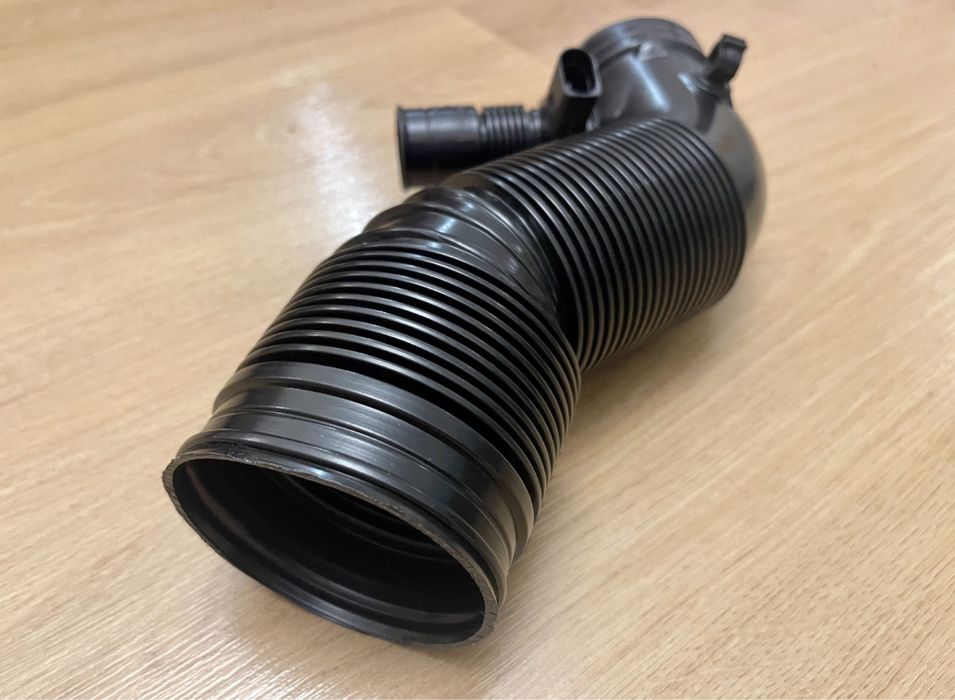 Патрубок Audi Seat Leon Toledo Skoda Volkswagen Bora, Golf новий