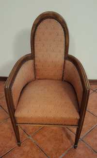 Cadeiras antigas. Pertencem á história do comércio da cidade do Porto.