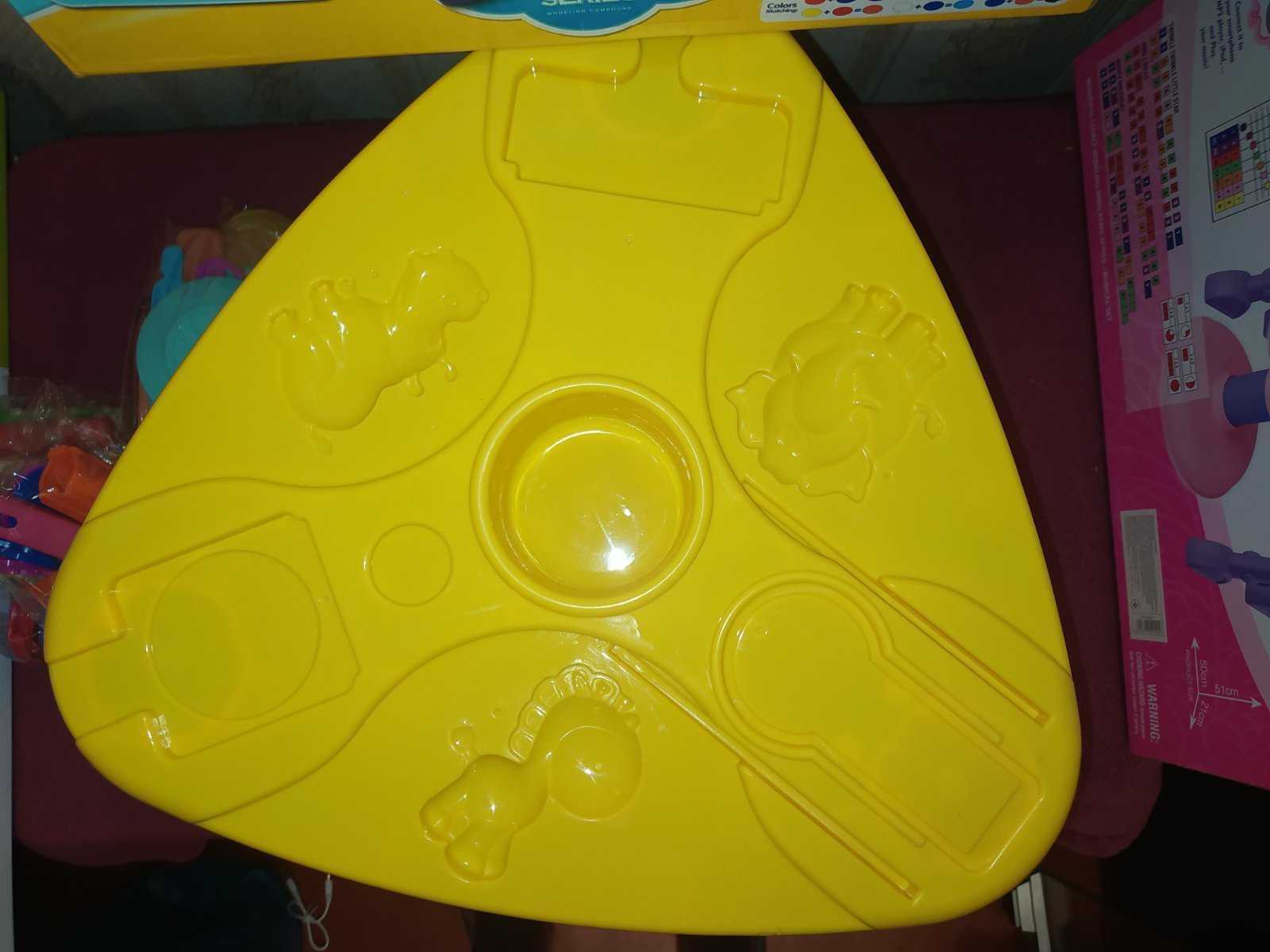 Ігровий набір Столик Дитячий пластилін 6 баночок з кришками формочки