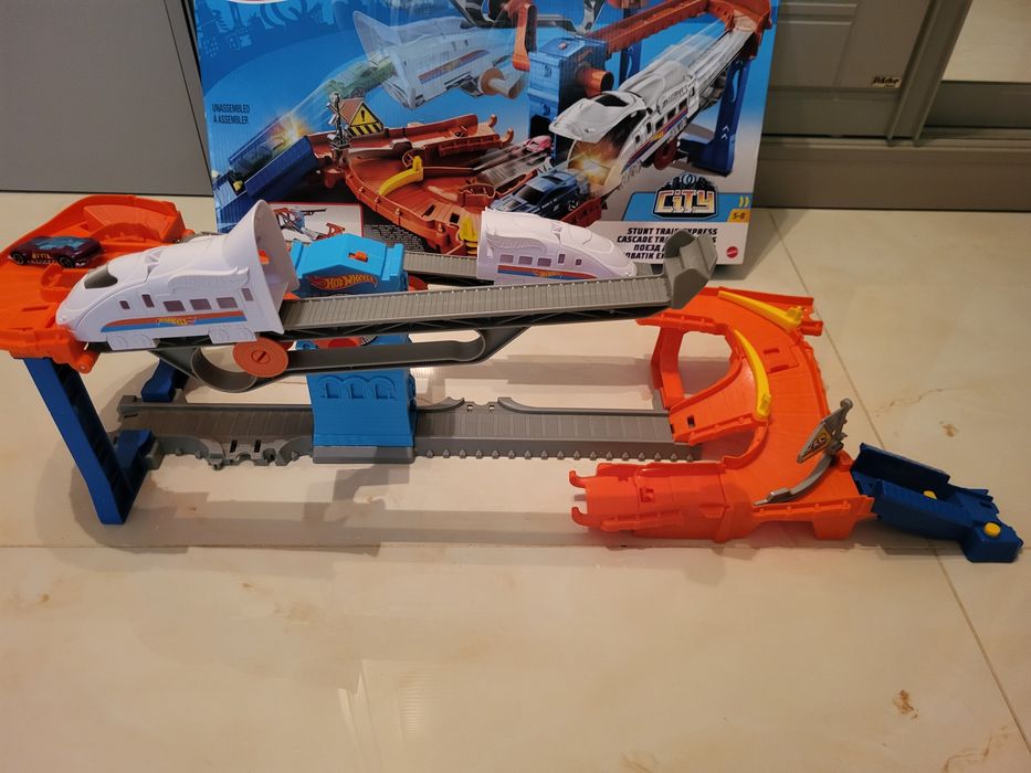 Mattel Hot Wheels GRW38 Трек Гонки на Железной Дороге
