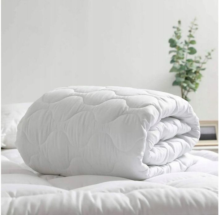 Kołdra 200x220 Antyalergiczna Całoroczna Miękka Doskonała dla Każdego