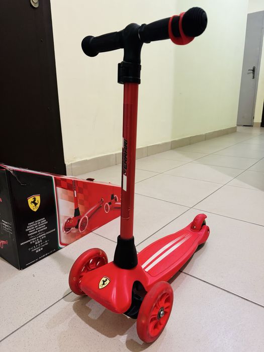 Самокат дитячий Mesuca Ferrari червоний унісекс