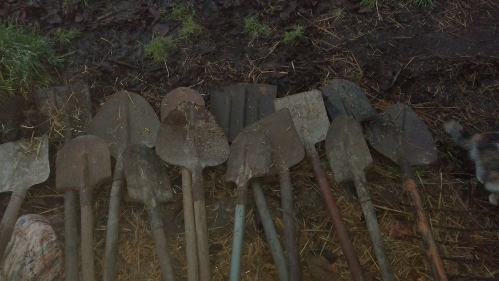 Продам лопати, різний інвентар