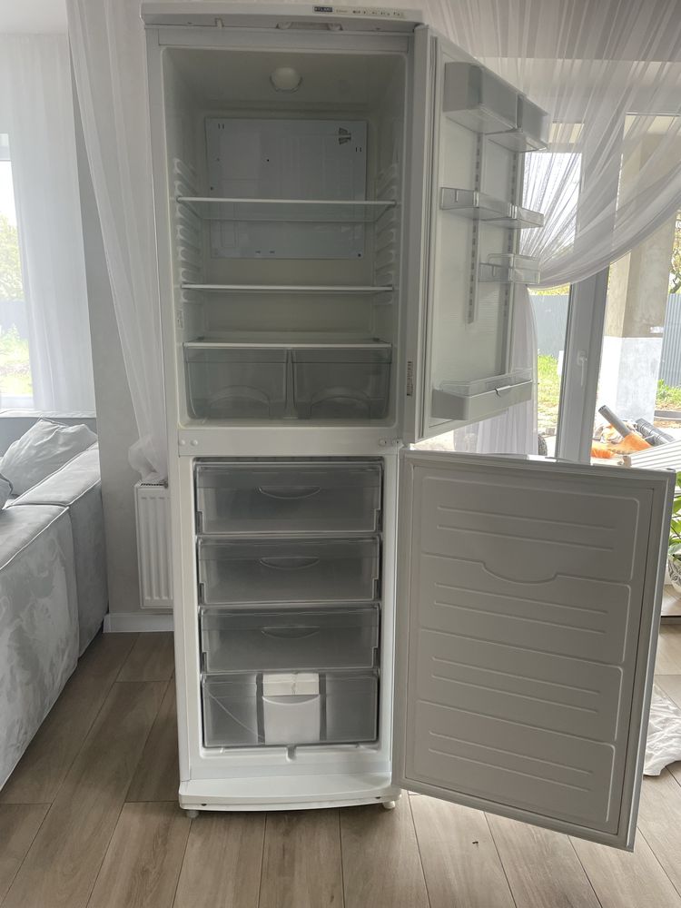 Продам холодильник Атлант 2 компресори.