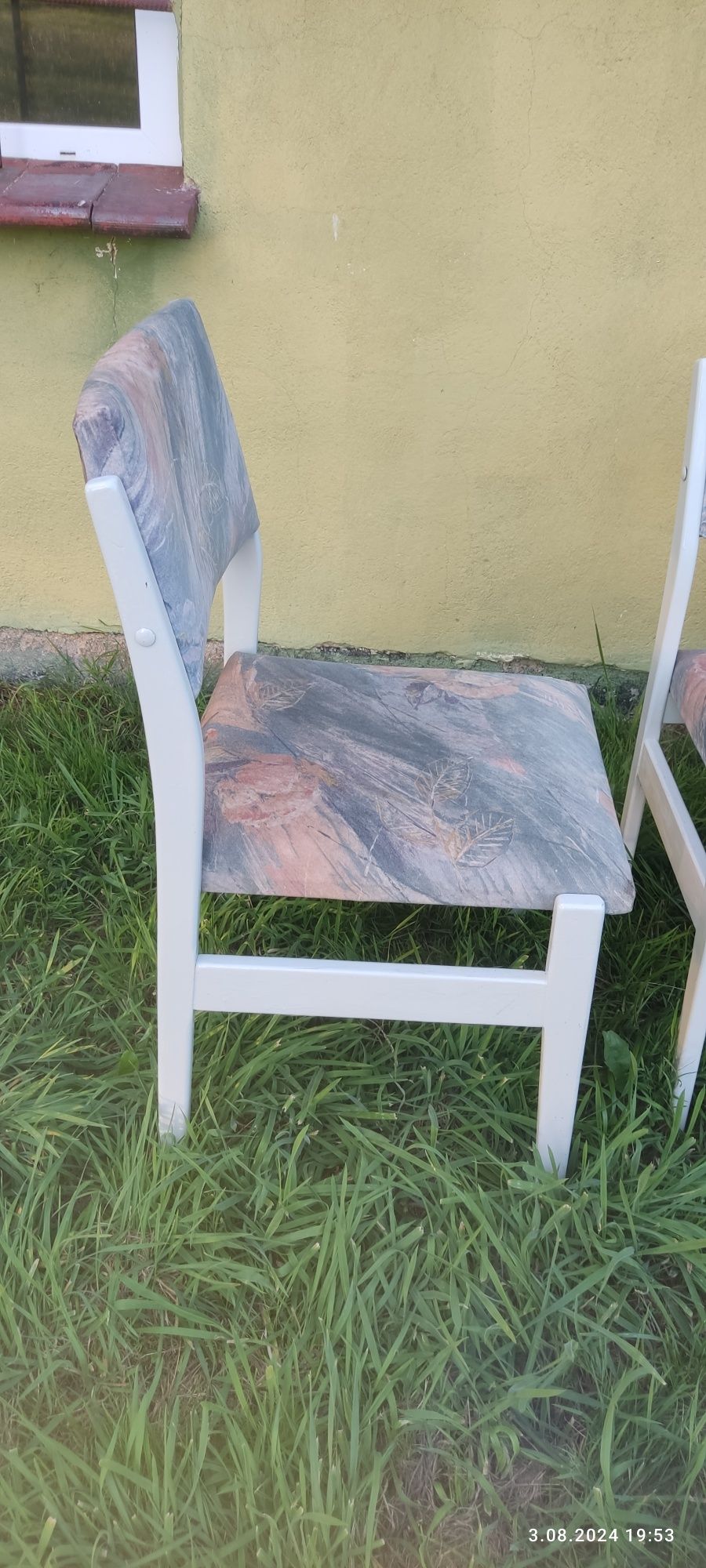 Krzesła 4x, drewniane pomalowane farbą olejną na jasny ładny szary kol