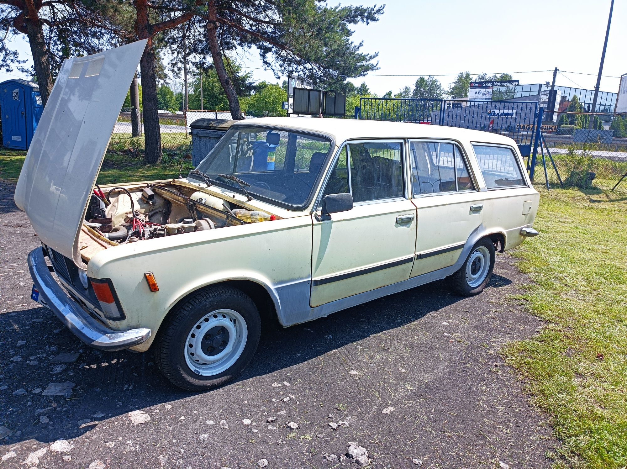 Fiat 125p kombi karetka