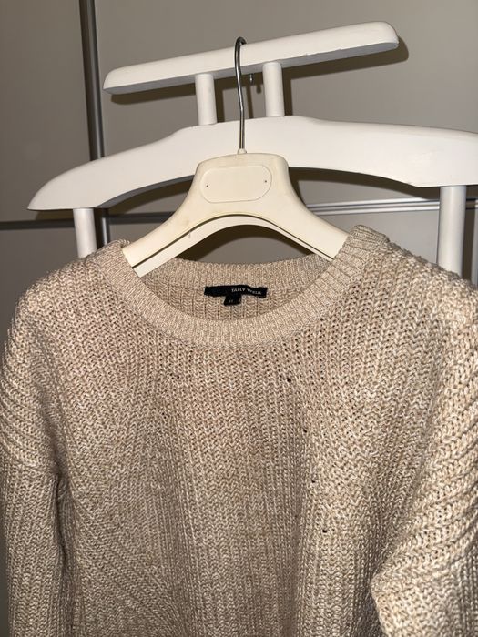 Білий светр H&M, бежевий светр із замочками збоку