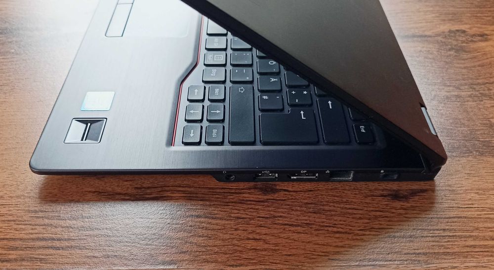 Ноутбук для роботи / Fujitsu U747 / i5-7200U / 8GB DDR4 / 256GB