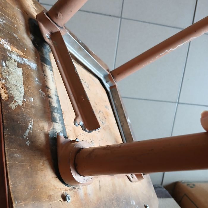 Табурет под ремонт. Стул стілець