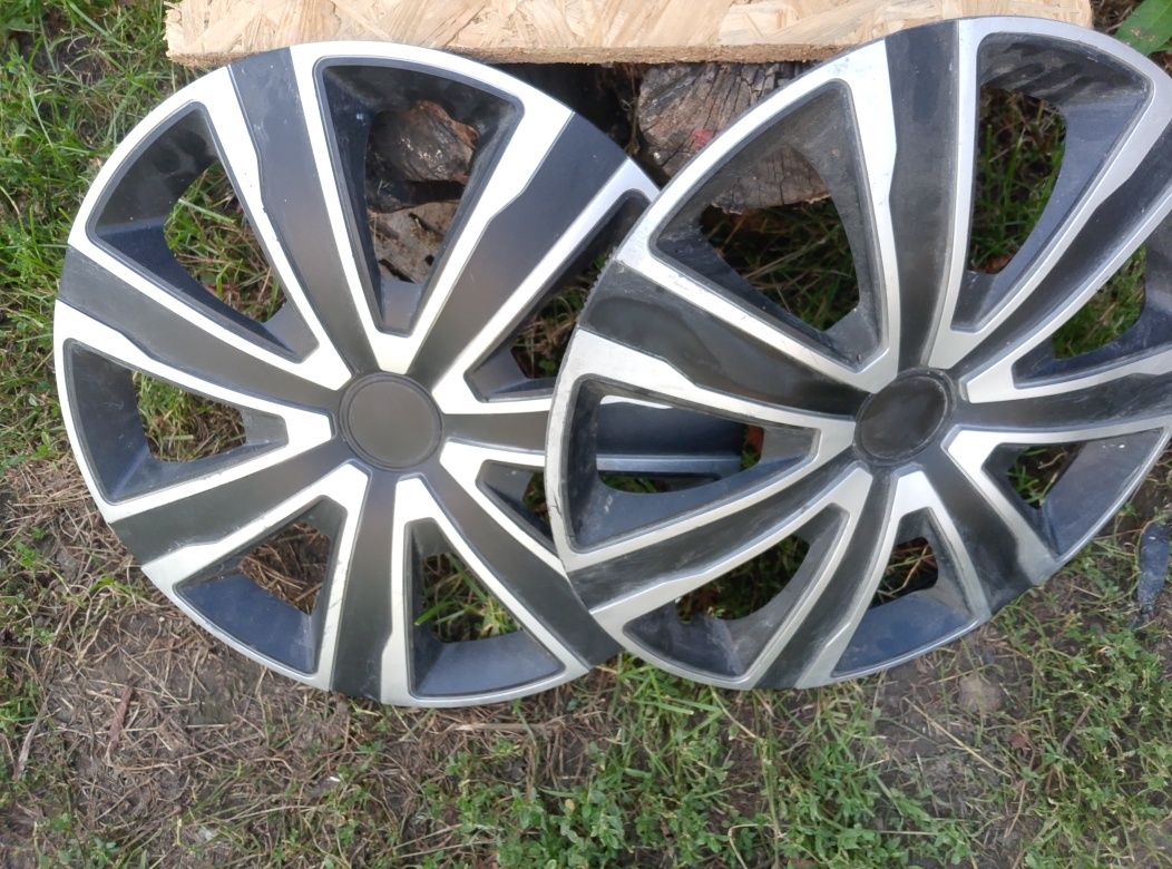 Продам два ковпаки R16