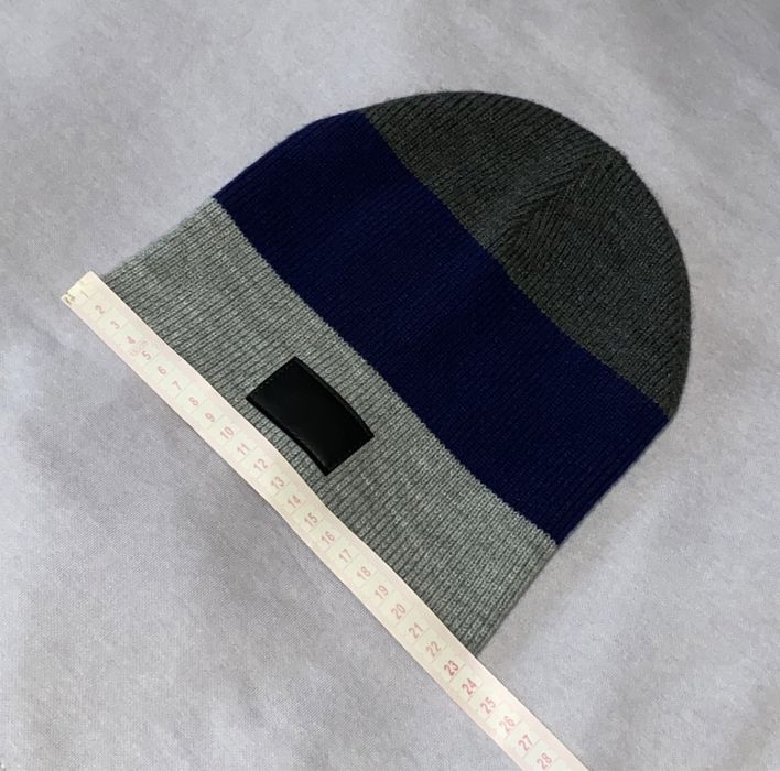 Чоловіча шапка в полоску без підкладки