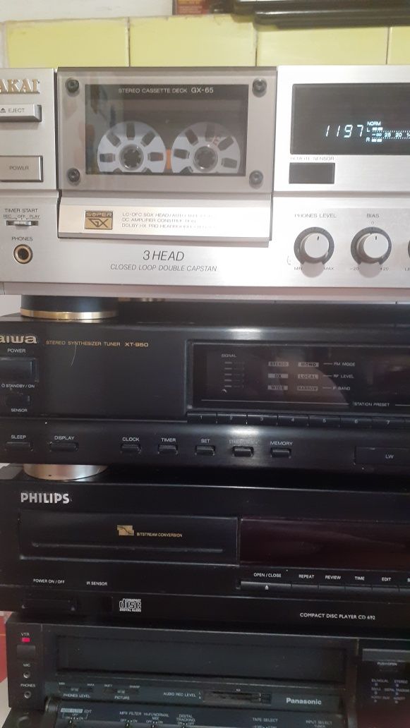 Продам кассетную винтажную деку Akai-GX 65